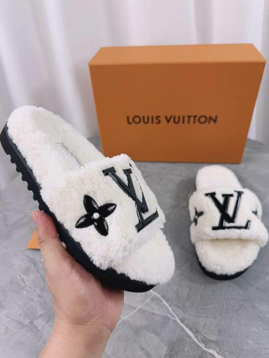 Picture of Louis Vuitton Slippers _SKULVsz35-413557.5cmmnf1003
